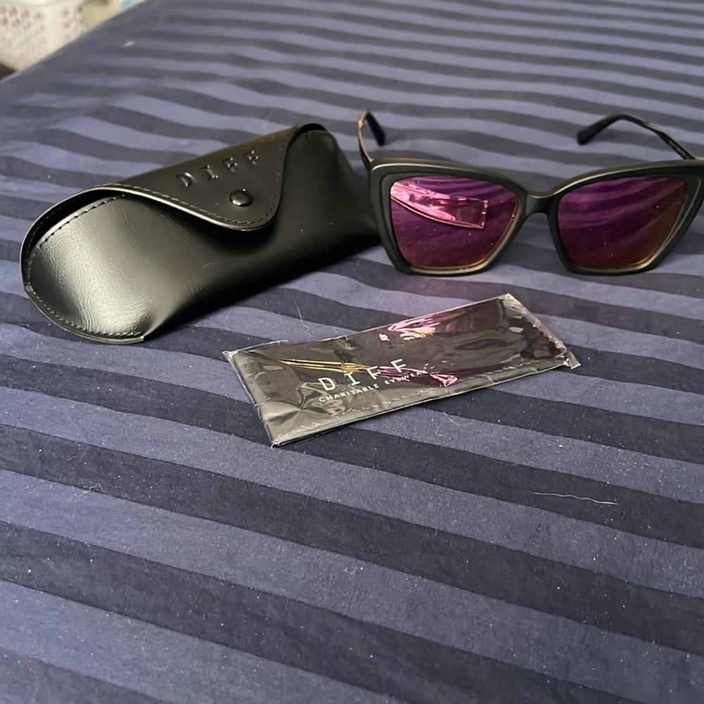 Diff Eyewear Black Sunglasses with Purple Lenses